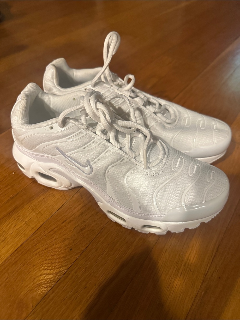 Nike Air max plus Tn triple white sneaker size 6.5 youth Women’s 8, replace box